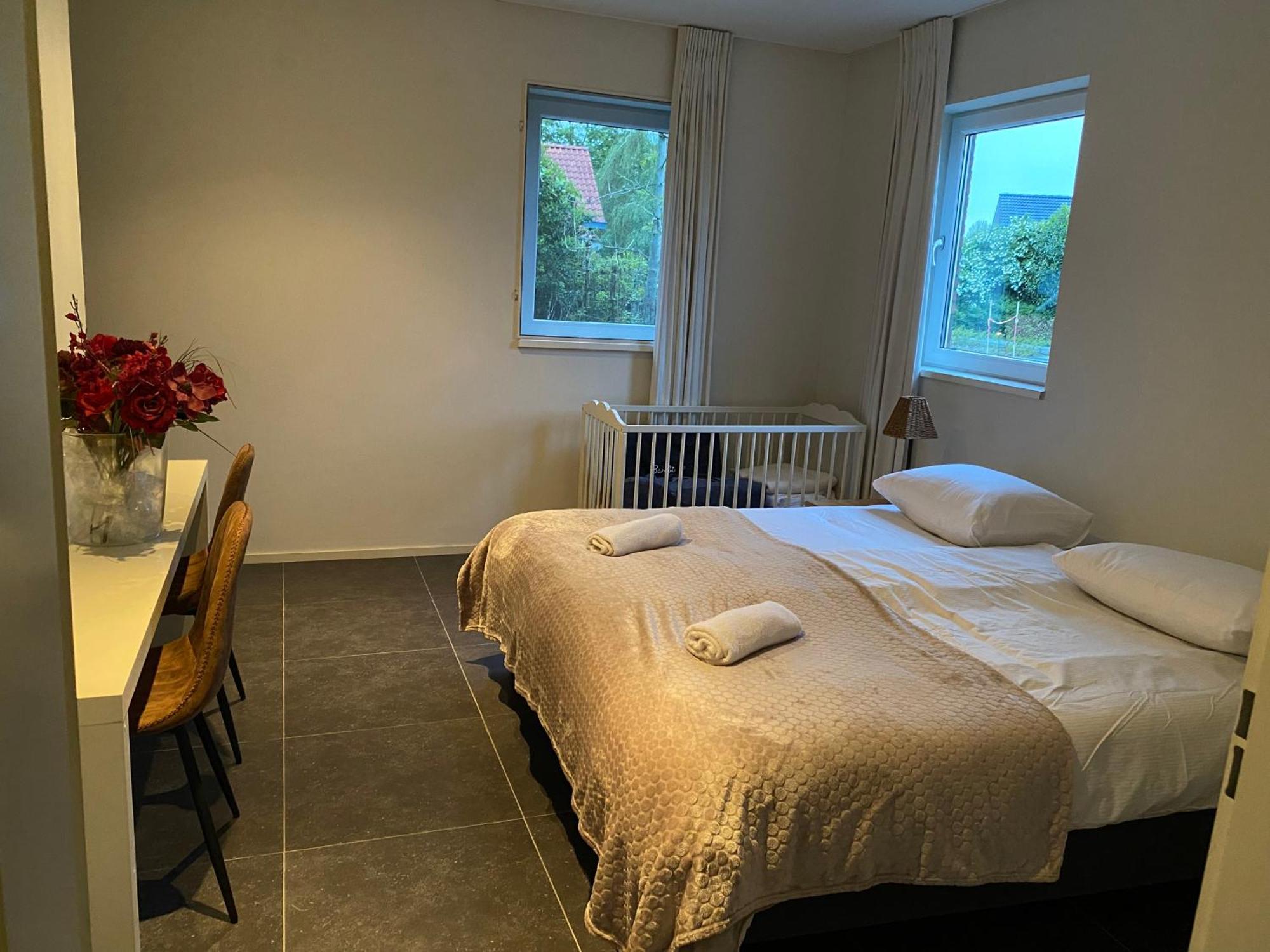 Villa Riverside Met Hottub, Eigen Aanlegsteiger, Zwemtrap, Trampoline En Kano'S Zeewolde Exterior photo